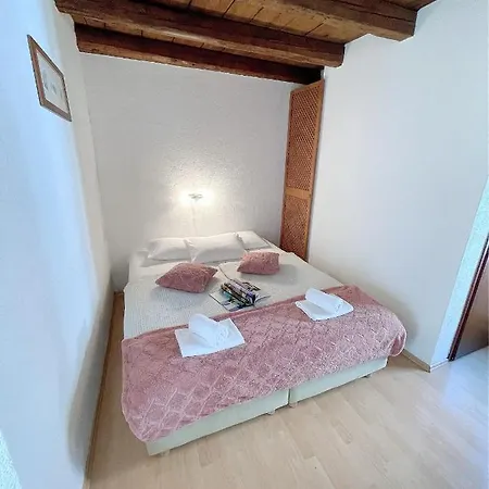 House Ivancic 3*