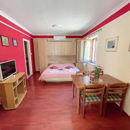 House Ivancic-free Parking